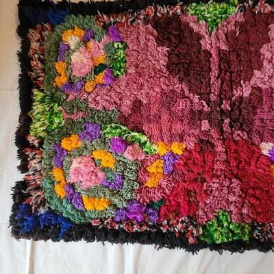 VINTAGE HANDCRAFTED COLORFUL RUG