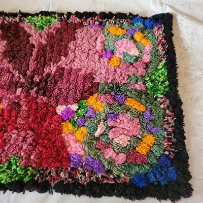 VINTAGE HANDCRAFTED COLORFUL RUG