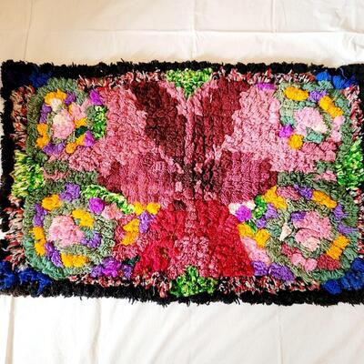 VINTAGE HANDCRAFTED COLORFUL RUG