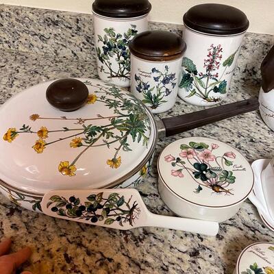 Lot 36  Villeroy & Boch "Botanica" Serving Pieces