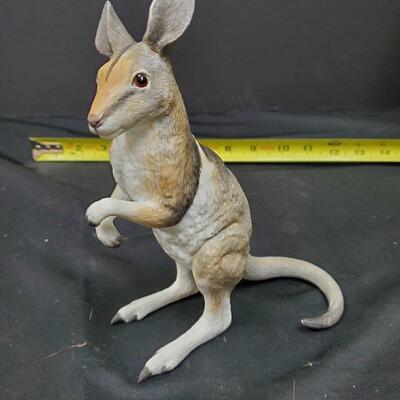 Lenox Bridled Nail-Tailed Wallaby