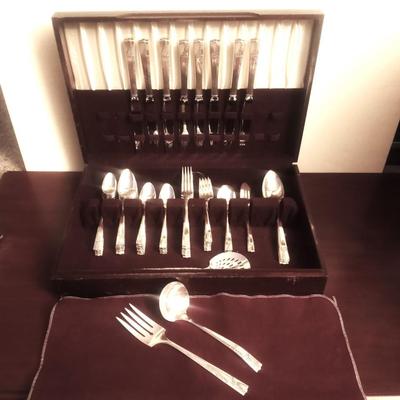 NOBILITY SILVER PLATE "ROYALE ROSE" UTENSILS IN WOODEN STORAGE BOX