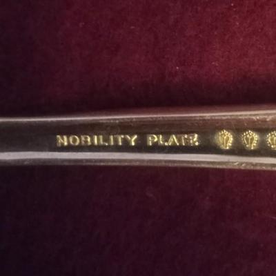 NOBILITY SILVER PLATE "ROYALE ROSE" UTENSILS IN WOODEN STORAGE BOX