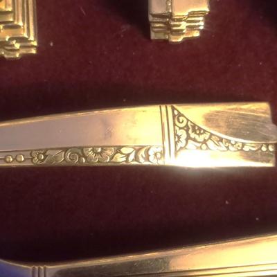 NOBILITY SILVER PLATE "ROYALE ROSE" UTENSILS IN WOODEN STORAGE BOX