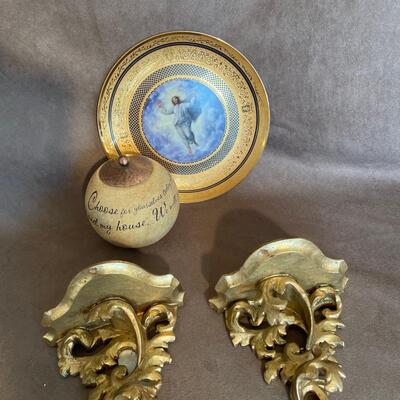 Lot 110.  Gold Decor Misc