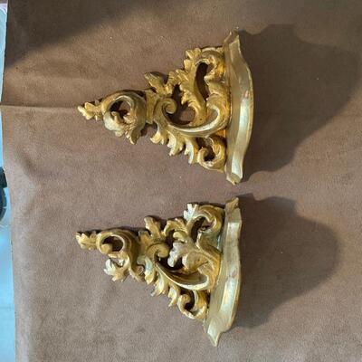 Lot 110.  Gold Decor Misc