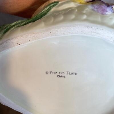 Lot 117. Fitz & Floyd Swan Tureen