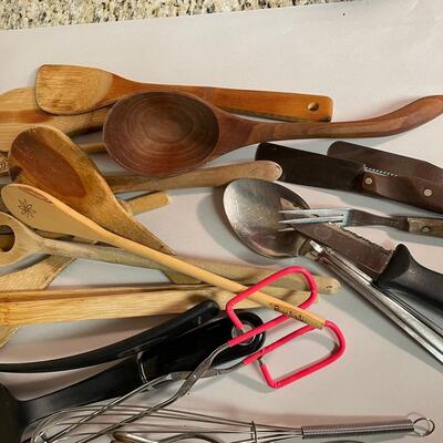 Lot 138. Kitchen Utensil Assortment