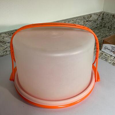Lot 139. Tupperware Cake-Taker and Ice Bucker