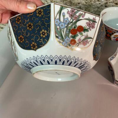 Lot 143. Set of 3 Porcelain Bowls