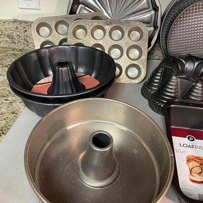 Lot 162. Metal Bakeware