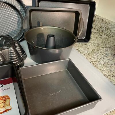 Lot 162. Metal Bakeware