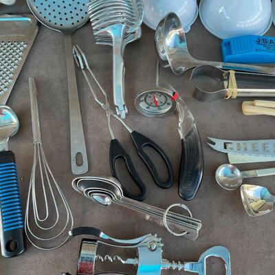 Lot 41  Miscellaneous Kitchen Utensils