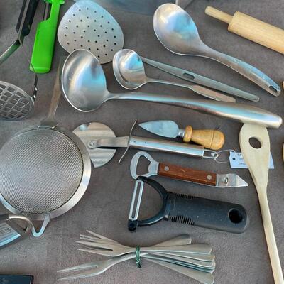 Lot 42  Kitchen Utensils w/ Strainer