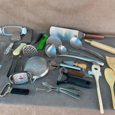 Lot 42  Kitchen Utensils w/ Strainer