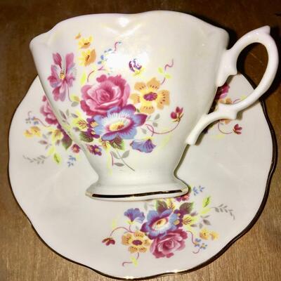 Royal Albert England Porcelain 3 Tea Cups with Saucers Flowers