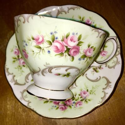 Royal Albert England Porcelain 3 Tea Cups with Saucers Flowers