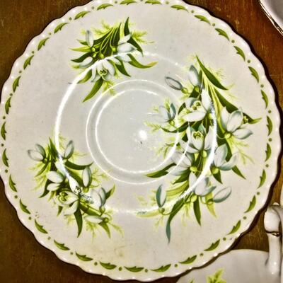 Royal Albert England Porcelain 3 Tea Cups with Saucers Flowers