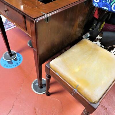 Antique SINGER MACHINE SEWING MACHINE in Wood Stand with Storage Seat Bench. Electric.