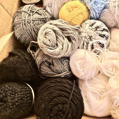 Yarn large lot Knitting Crochet Crafts Acrylic and Blend (B)