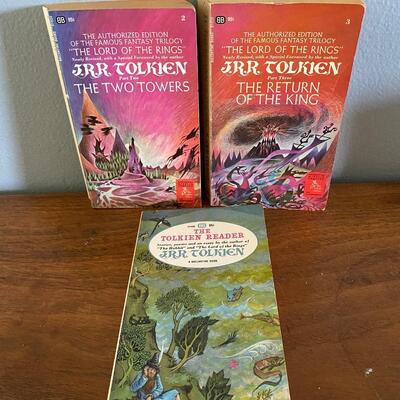 Vintage J.R.R Tolkien The Two Towers Return of the King Tolkien Reader Paperback Pocket Book 