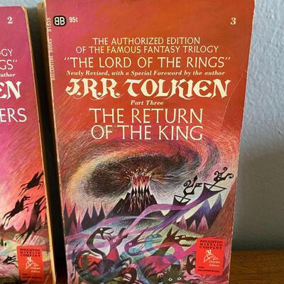 Vintage J.R.R Tolkien The Two Towers Return of the King Tolkien Reader Paperback Pocket Book 