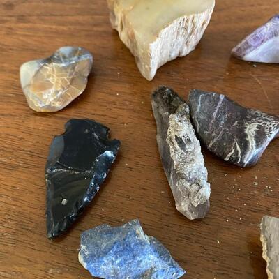 Lot of Small Mineral Rock Stones Crystals Arrowhead Petrified Wood Polished & Rough 