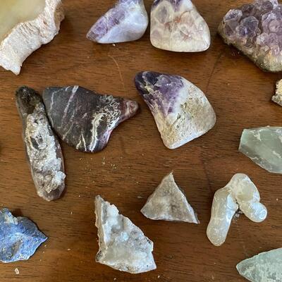 Lot of Small Mineral Rock Stones Crystals Arrowhead Petrified Wood Polished & Rough 