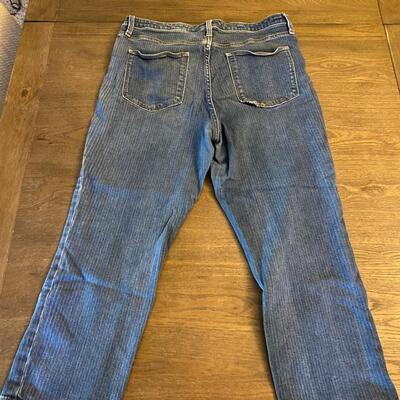 Universal Thread Pin Stripe Blue Denim Capri Straight Crop Pants High Rise Jeans