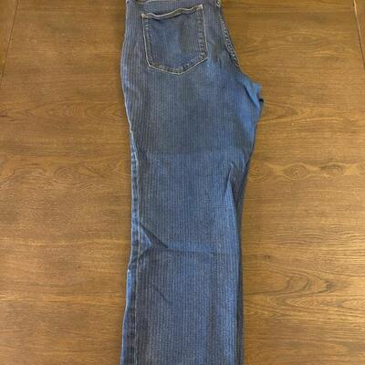 Universal Thread Pin Stripe Blue Denim Capri Straight Crop Pants High Rise Jeans