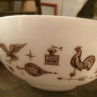 Pyrex "Early American"vintage midcentury milk glass farm chicken design bowl baking dish