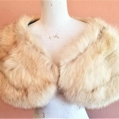 Lot #54  Nice Vintage Fox Shrug - great condition