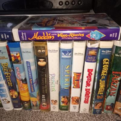 VHS HI FI STEREO VCR PLAYER AND LARGE VARIETY OF DISNEY VHS MOVIES AND OTHERS