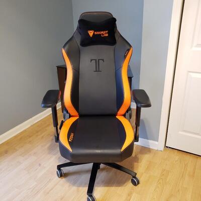 Secret Lab Titan Gaming Chair