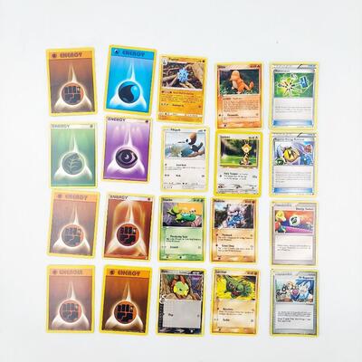 POKÃ‰MON- MULTIPLE YEARS - BUNDLE w/ HOLOGRAPHIC CARD #8