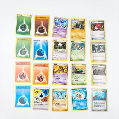 POKÃ‰MON- MULTIPLE YEARS - BUNDLE W/ 2 HOLOGRAPHIC CARD #9