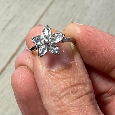 Vintage Simple Rhinestone Flower 5 Petal Daisy Ring Silver Tone