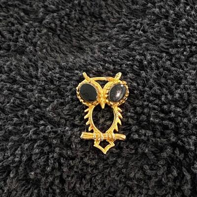 Vintage Small Gold Tone Owl Charm Pendant Onyx Cabochon Eyes