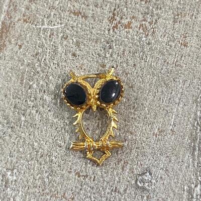 Vintage Small Gold Tone Owl Charm Pendant Onyx Cabochon Eyes