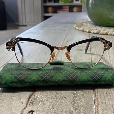 Woman's Vintage Black & Gold Cat Eye Reading Seeing Glasses Prescription Lens Plaid Case