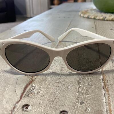 Vintage White Cat Eye Style Sunglasses Rhinestone Corners