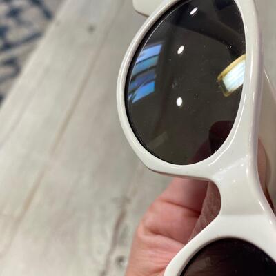Vintage White Cat Eye Style Sunglasses Rhinestone Corners