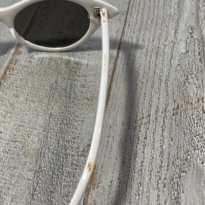 Vintage White Cat Eye Style Sunglasses Rhinestone Corners