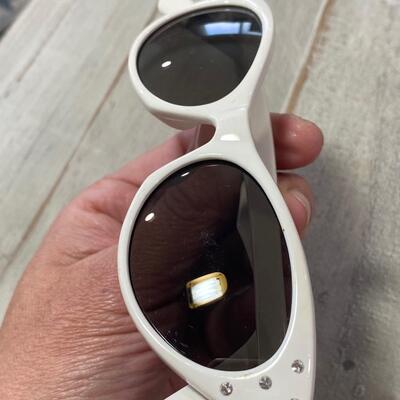 Vintage White Cat Eye Style Sunglasses Rhinestone Corners