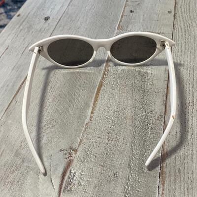 Vintage White Cat Eye Style Sunglasses Rhinestone Corners