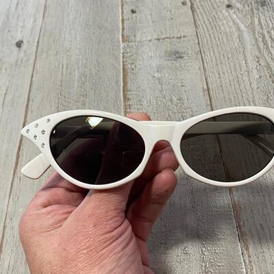 Vintage White Cat Eye Style Sunglasses Rhinestone Corners