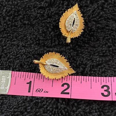 Vintage Gold Tone & Rhinestone Leaf Shaped Clip Style Earrings