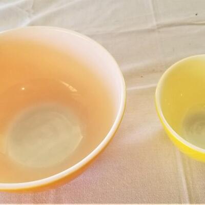 Lot #69  Two Vintage PYREX bowls