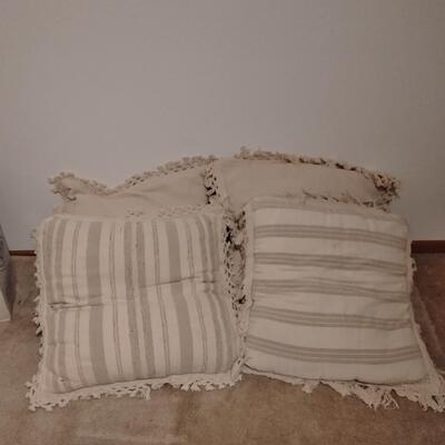 LOT 15 FOUR LARGE THROW PILLOWS