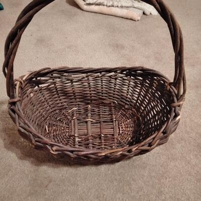 LOT 17 BASKETS